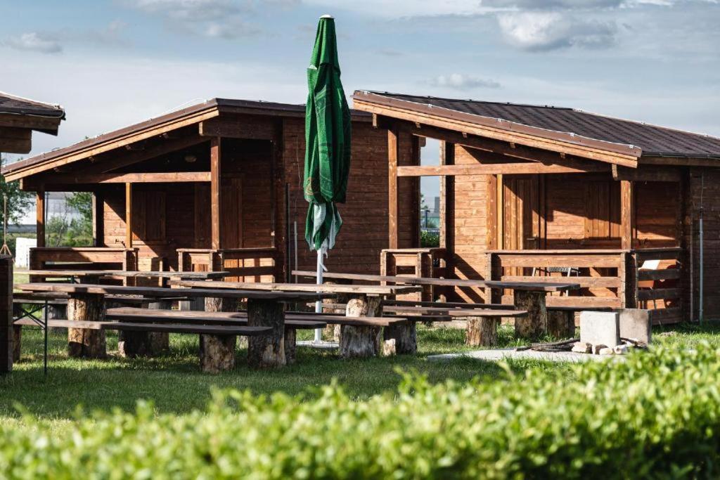 Camping Divoka Voda Pressburg Exterior foto