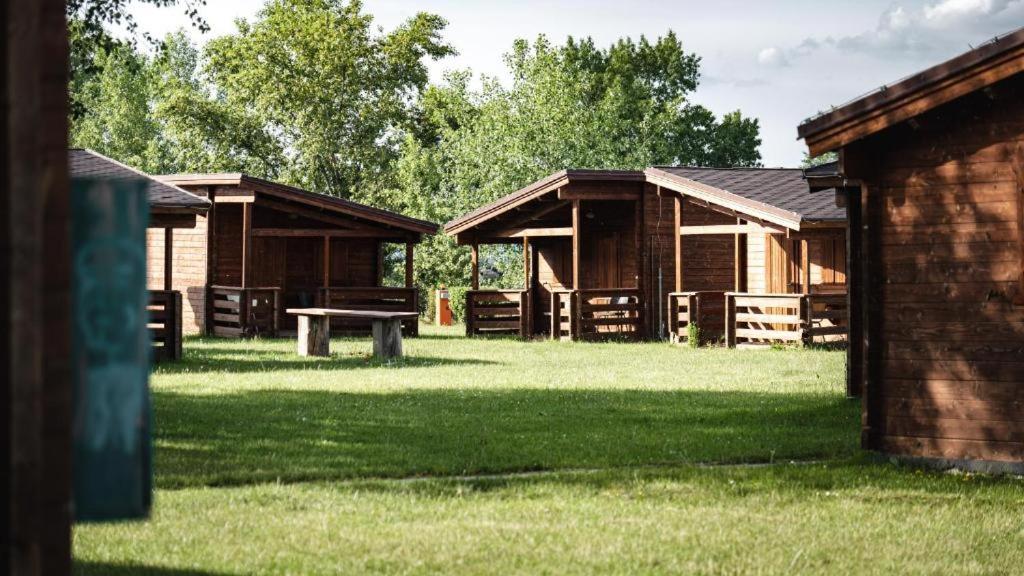 Camping Divoka Voda Pressburg Exterior foto
