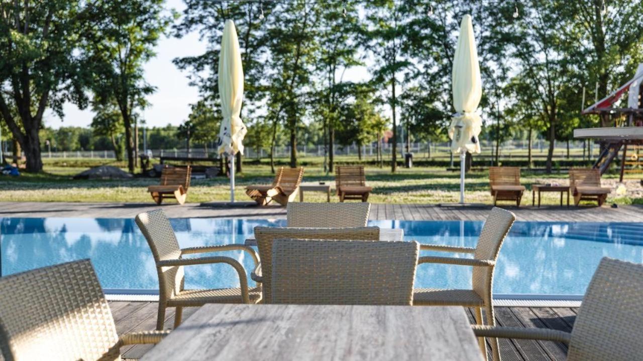 Camping Divoka Voda Pressburg Exterior foto