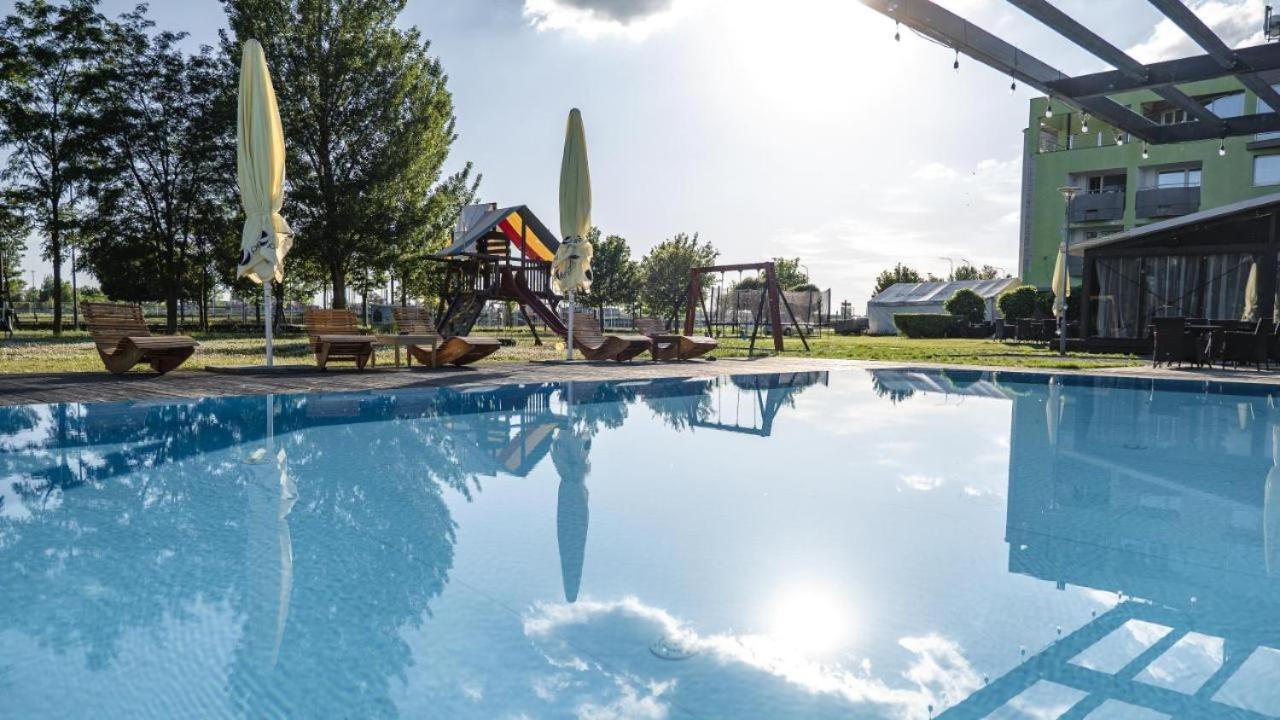 Camping Divoka Voda Pressburg Exterior foto