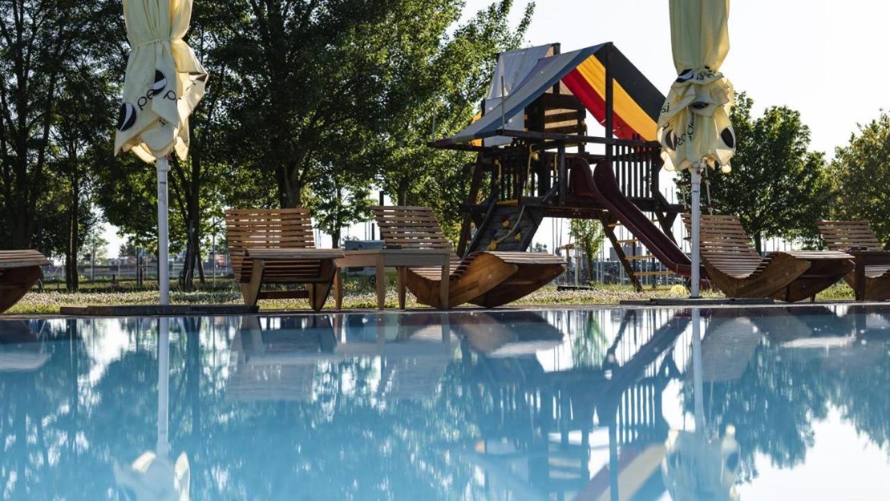 Camping Divoka Voda Pressburg Exterior foto